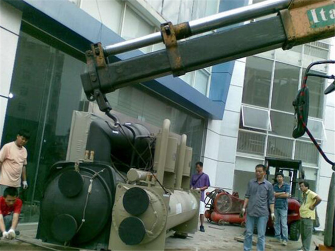 夏邑县随车吊和汽车吊的核心区别是什么？哪种更省钱？