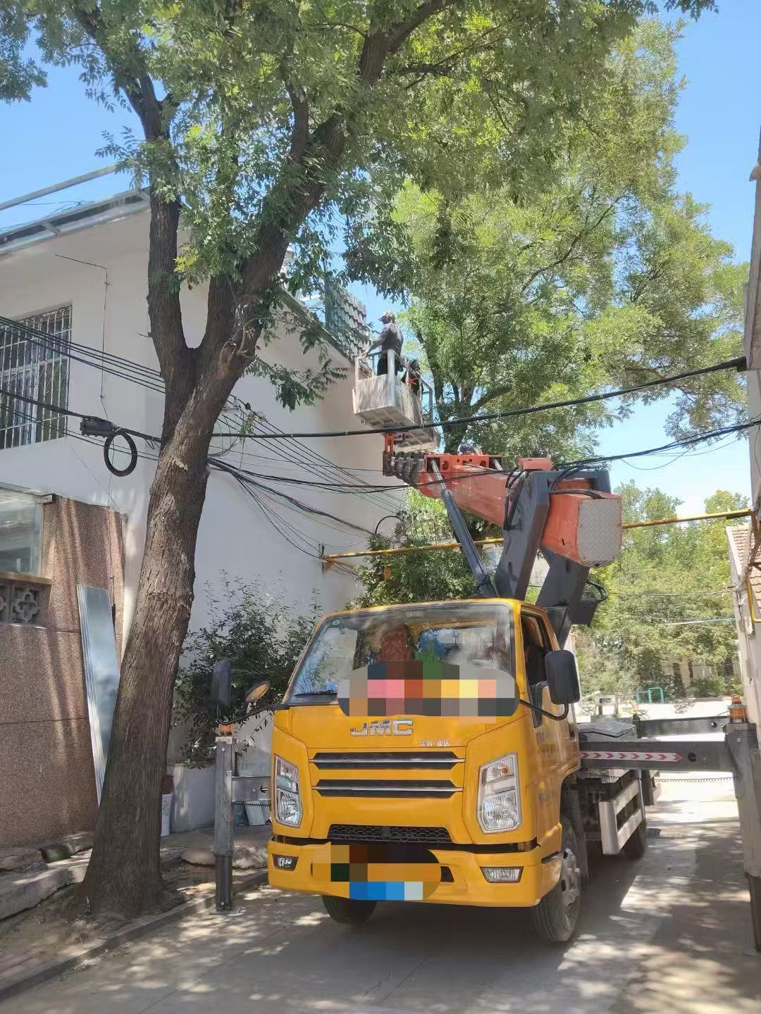 夏邑县高空作业车能吊装重物吗？最大承载多少公斤？