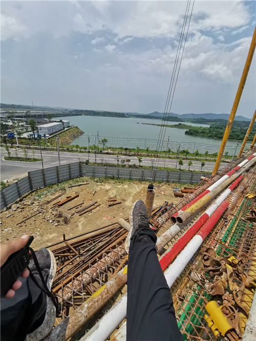 夏邑县作业中发生设备损坏或人员意外，责任怎么划分？