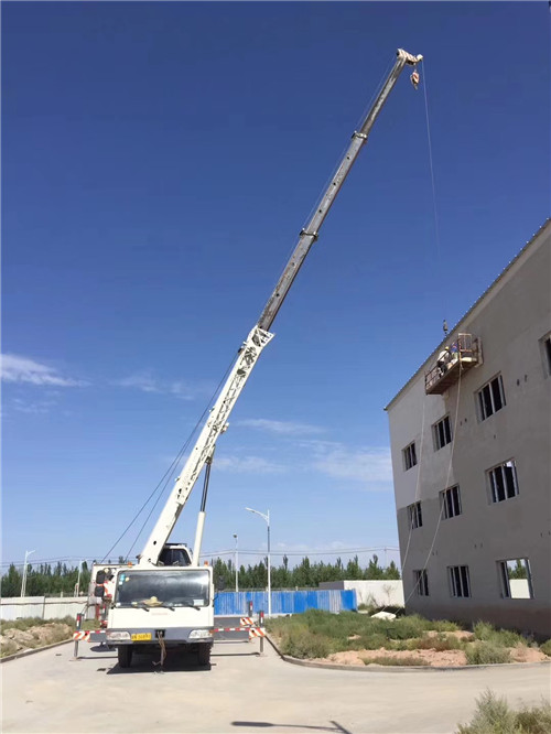 夏邑县“轻装强干”—— 吊车的 “轻量化臂架” 技术